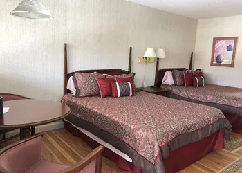 Island Pond Country Inn (Formerly the Lakefront Inn & Motel) hotel thumbnail 4