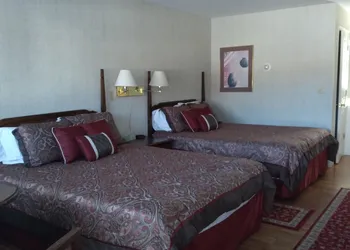 Island Pond Country Inn (Formerly the Lakefront Inn & Motel) hotel thumbnail 6