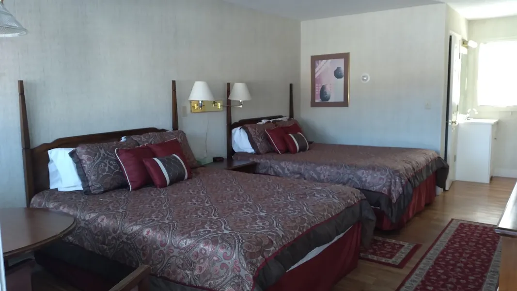 Island Pond Country Inn (Formerly the Lakefront Inn & Motel) hotel detail image 6