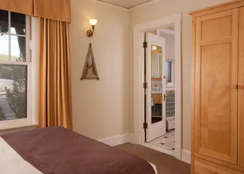 Old Faithful Inn - Inside the Park hotel thumbnail 5