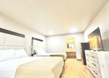 Economy Inn and Suites hotel thumbnail 2