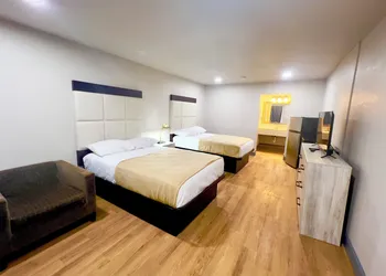 Economy Inn and Suites hotel thumbnail 4