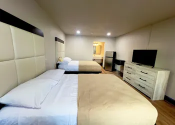 Economy Inn and Suites hotel thumbnail 5