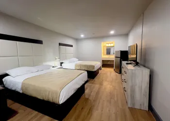 Economy Inn and Suites hotel thumbnail 6