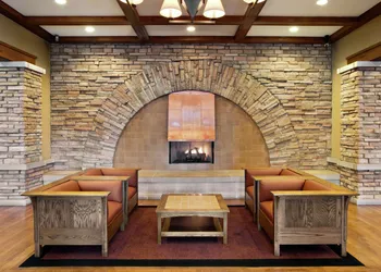 DoubleTree by Hilton Libertyville - Mundelein hotel thumbnail 3