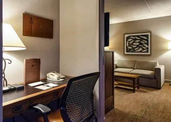DoubleTree by Hilton Libertyville - Mundelein hotel thumbnail 6