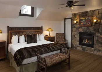 The Landing at Estes Park - Riverside Retreat hotel thumbnail 8