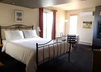 Auberge La Camarine hotel thumbnail 2