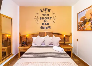 Mala Vecindad Beer Hotel hotel thumbnail 5