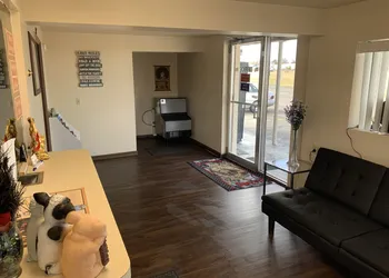 Finn's 66 Motel hotel thumbnail 2