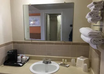 Finn's 66 Motel hotel thumbnail 4