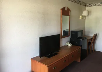 Finn's 66 Motel hotel thumbnail 7