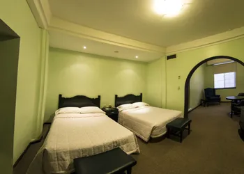 Hotel Leon hotel thumbnail 4