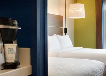 Holiday Inn Express & Suites Painesville - Concord by IHG hotel thumbnail 2