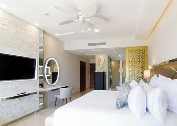 Garza Blanca Los Cabos hotel thumbnail 3