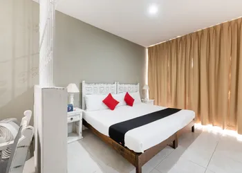 Suites Internacional hotel thumbnail 4