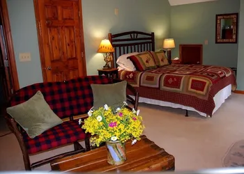 Long Mountain Lodge hotel thumbnail 4