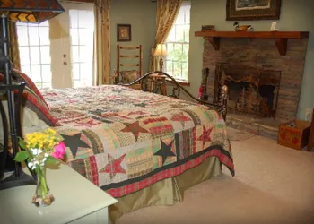 Long Mountain Lodge hotel thumbnail 6