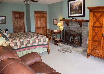Long Mountain Lodge hotel thumbnail 8