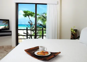 El Taj Oceanfront & Beachside Condo Hotel hotel thumbnail 4