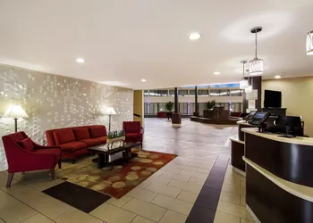 Clarion Pointe Lake Jackson - Clute hotel thumbnail 3
