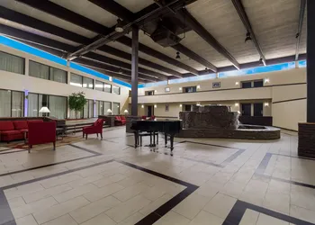 Clarion Pointe Lake Jackson - Clute hotel thumbnail 4