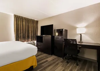 Clarion Pointe Lake Jackson - Clute hotel thumbnail 8