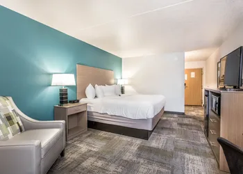 EverSpring Inn & Suites hotel thumbnail 7