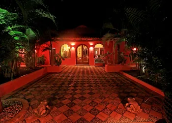Las Alamandas hotel thumbnail 2