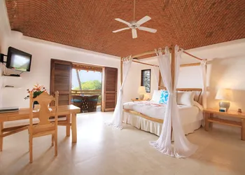 Las Alamandas hotel thumbnail 3
