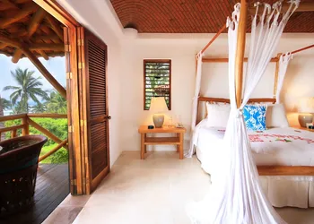 Las Alamandas hotel thumbnail 4