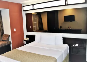 Microtel Inn & Suites by Wyndham Toluca hotel thumbnail 8