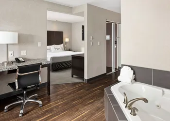Home Inn & Suites Swift Current hotel thumbnail 4