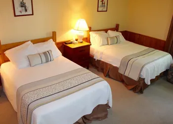 Clevelands House Resort Muskoka hotel thumbnail 3