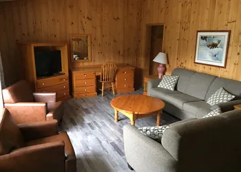 Clevelands House Resort Muskoka hotel thumbnail 5