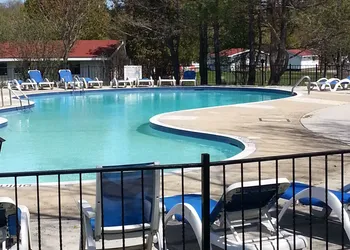 Clevelands House Resort Muskoka hotel thumbnail 8