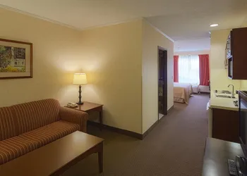 Coshocton Village Inn and Suites hotel thumbnail 5