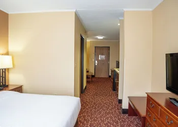 Coshocton Village Inn and Suites hotel thumbnail 7