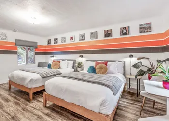 b.side motel + rv hotel thumbnail 5