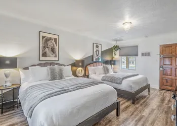 b.side motel + rv hotel thumbnail 6