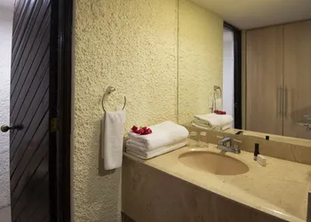 Cabo Blanco Hotel & Marina hotel thumbnail 7