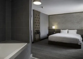 voco Niagara Falls - The Cadence by IHG hotel thumbnail 2