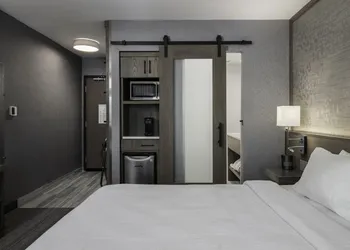 voco Niagara Falls - The Cadence by IHG hotel thumbnail 5