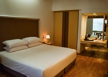 Ramada by Wyndham Mexico City Santa Fe hotel thumbnail 6