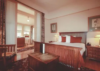 Spinnakers Brewpub & Guesthouses hotel thumbnail 4