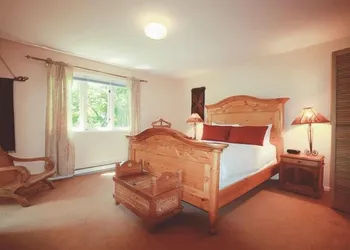 Spinnakers Brewpub & Guesthouses hotel thumbnail 5
