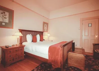 Spinnakers Brewpub & Guesthouses hotel thumbnail 6