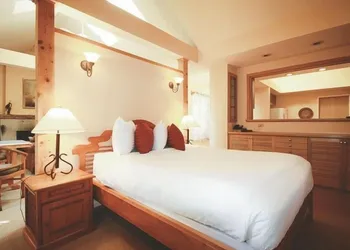 Spinnakers Brewpub & Guesthouses hotel thumbnail 7