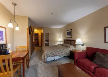 Allegheny Springs hotel thumbnail 4