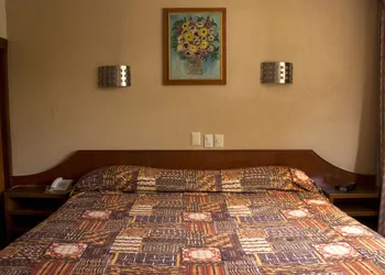 Hotel El Estadio hotel thumbnail 6